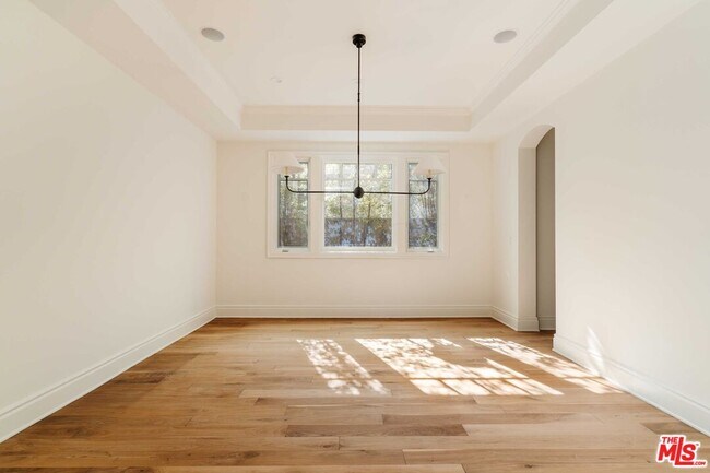 Building Photo - 685 San Lorenzo St