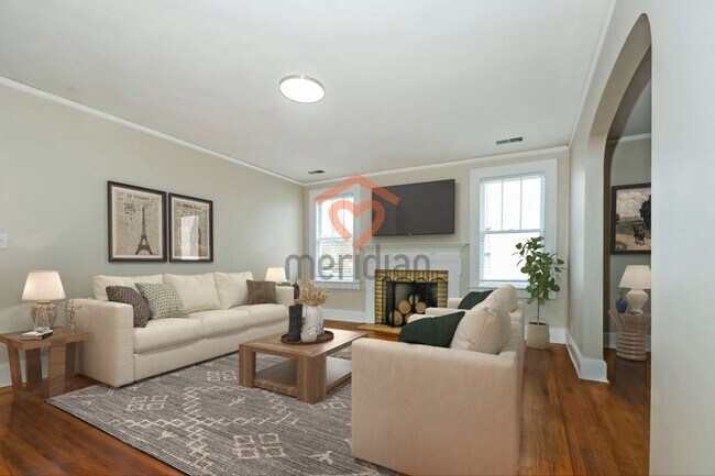 Building Photo - 3 bed / 2 bath home ~ Available October 2025