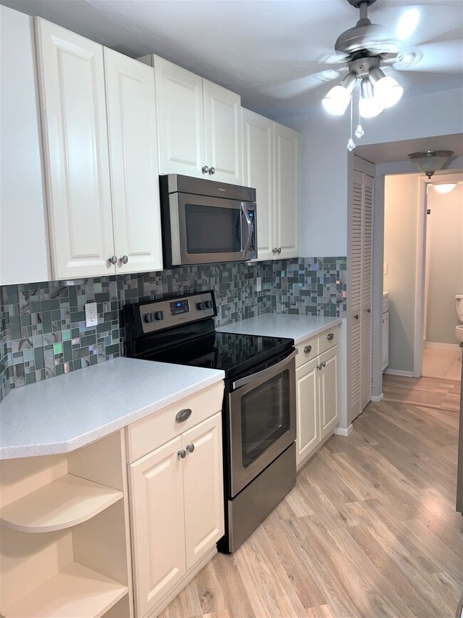 Building Photo - Updated Beautiful 2/2 Upstairs unit at The Village of Stuart