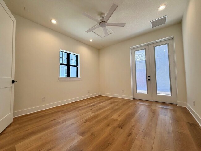 Building Photo - Brand New Custom 5/3.5 Home Steps from Downtown Winter Garden!