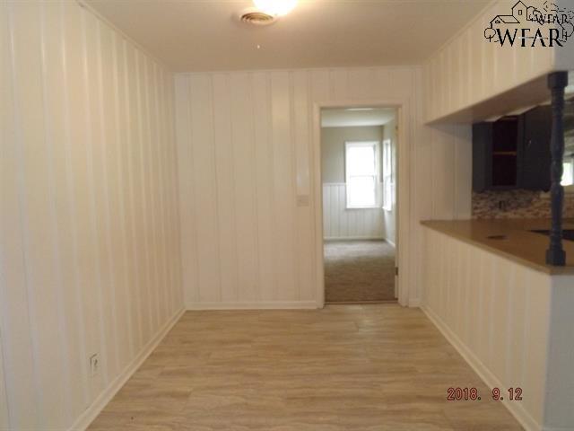 Building Photo - 203 E Spring St