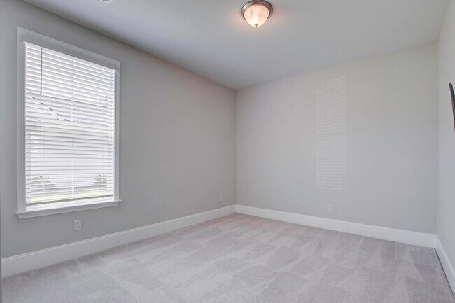 Building Photo - 216 Quimby Hill Dr