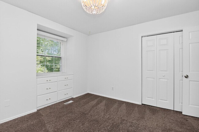 Building Photo - 1819 Sabrina Ct