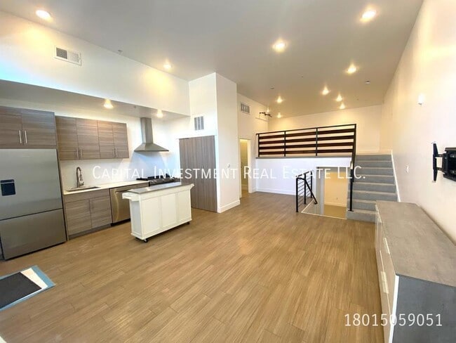 Building Photo - 877 S 200 W