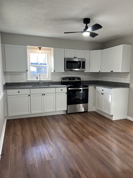 Kitchen - 1437 Exeter Ave
