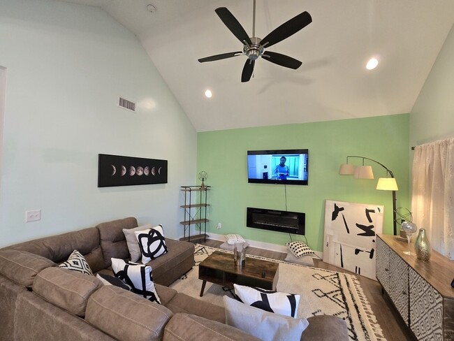 Building Photo - 4034 Waterfield Ln