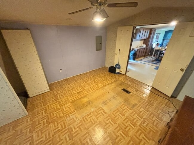 Building Photo - 22 W Reybold Dr
