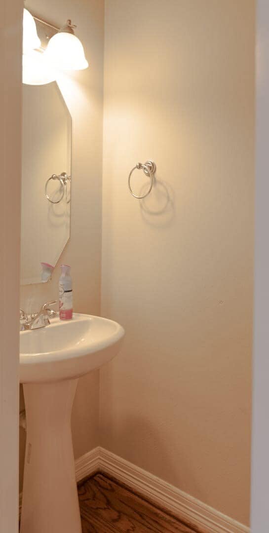 Building Photo - 1507 Shady Villa Manner