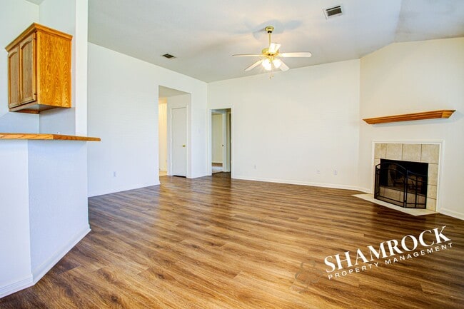 Building Photo - Duplex near Hewitt Post Office