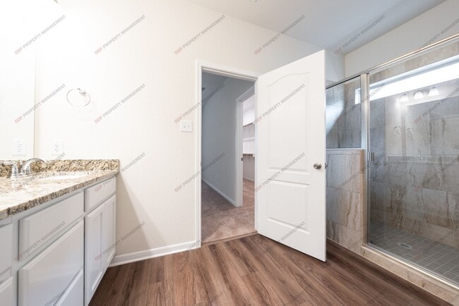 Building Photo - 742 Friar Tuck Dr