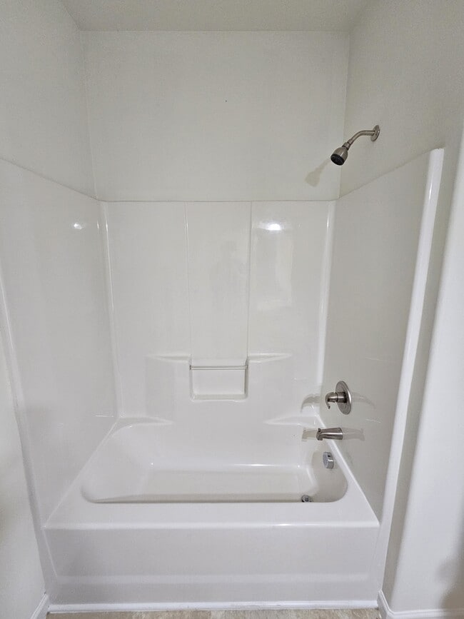 Building Photo - 185 Bur Oak Dr