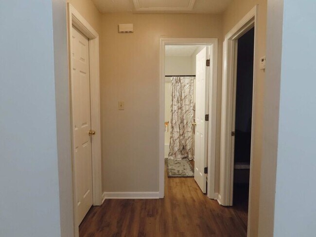 Building Photo - 402 Freeman Dr