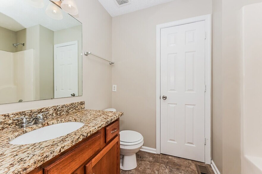 Building Photo - 210 Rapid Waters Ct