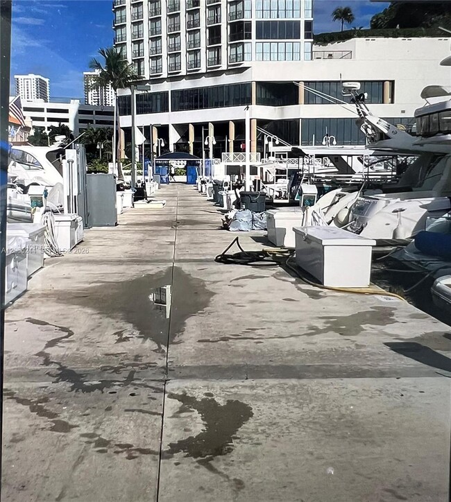 Building Photo - 1717 N Bayshore Dr