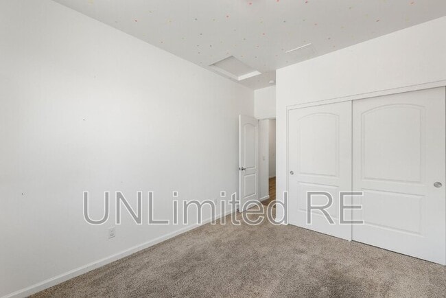 Building Photo - 371 Grafton Ct