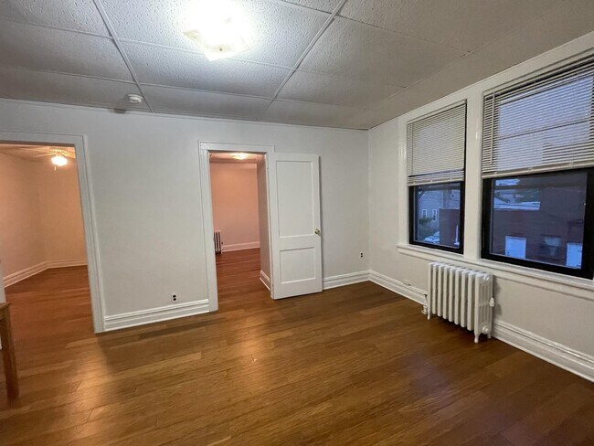 Building Photo - 266 Jericho Tpke