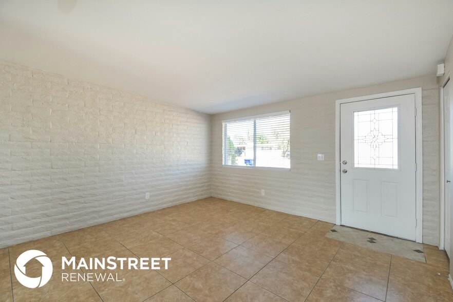 Building Photo - 4550 S Lotus Cir