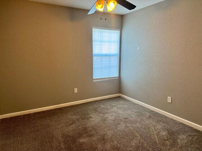 Building Photo - 3 Bedroom 2 Bathroom home at end of Cul-De-Sac