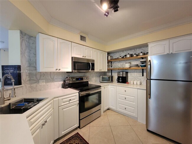 Building Photo - 400 Scotia Dr