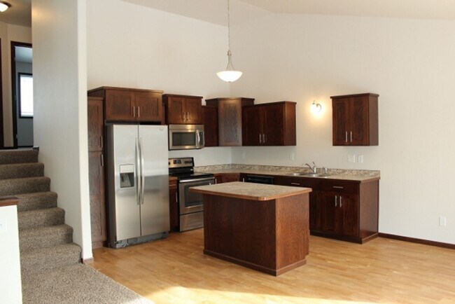 Building Photo - 3 Bed 3 Bath Twin Home