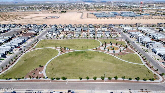 Building Photo - 3921 Desert Dunes Dr