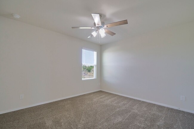 Building Photo - Hunters Ranch Beauty! 3 Bedroom 2 1/2 Bath...