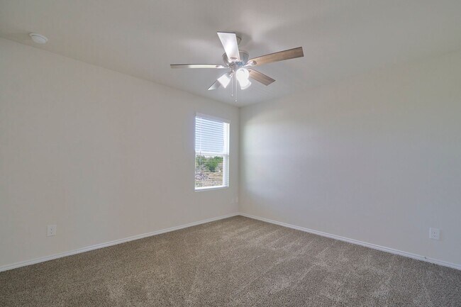 Building Photo - Hunters Ranch Beauty! 3 Bedroom 2 1/2 Bath Townhome