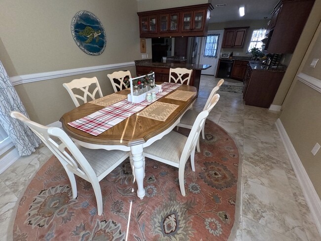 Building Photo - 998 Fay Dr