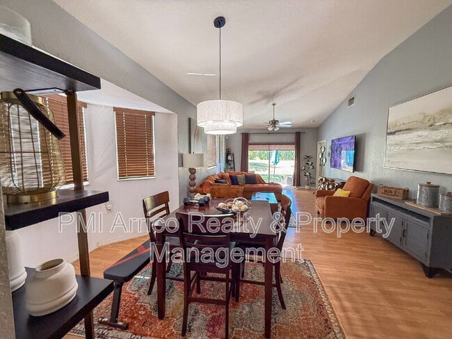 Building Photo - 317 28th St W