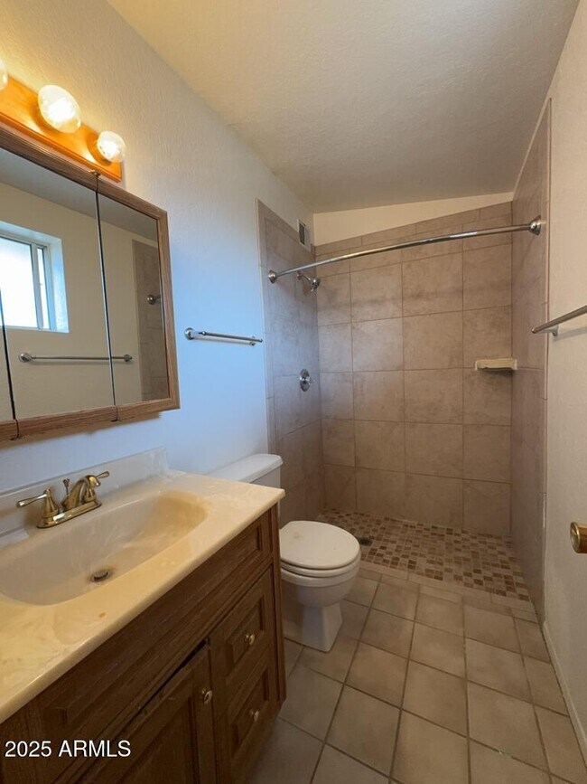 Building Photo - 3733 Sparrow Dr