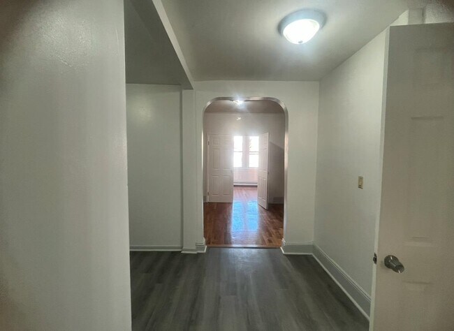 Building Photo - 417 19th St