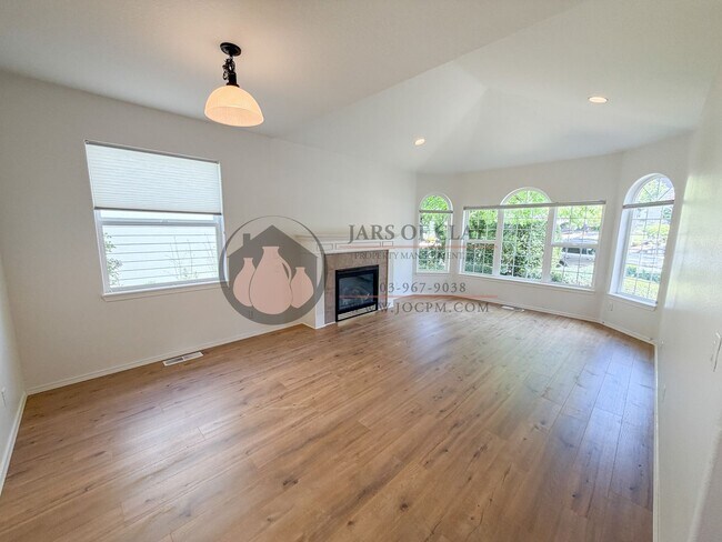 Building Photo - South Salem Single-Level Near Creekside Golf Club!
