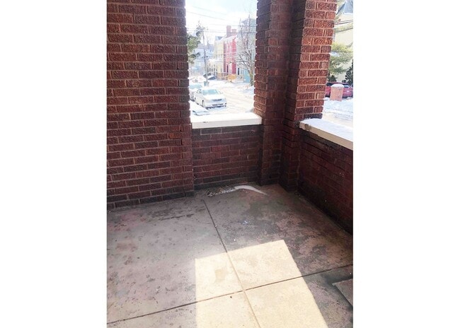 Interior Photo - 3238 Bishop St