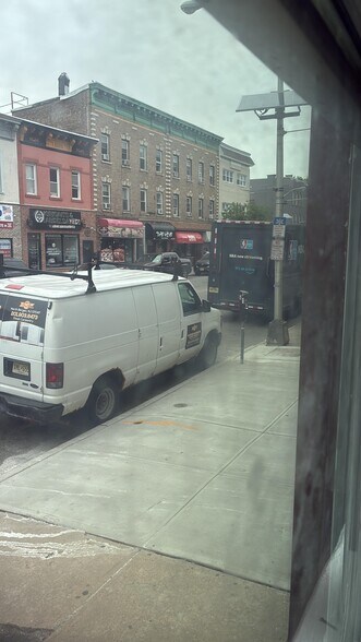 Building Photo - 352 Broadway