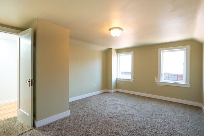 Building Photo - Stunning North Beach 4 bedroom, 3.5 bath with breathtaking view.