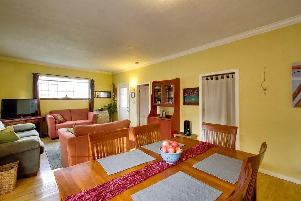 Building Photo - 1128 Hobson St