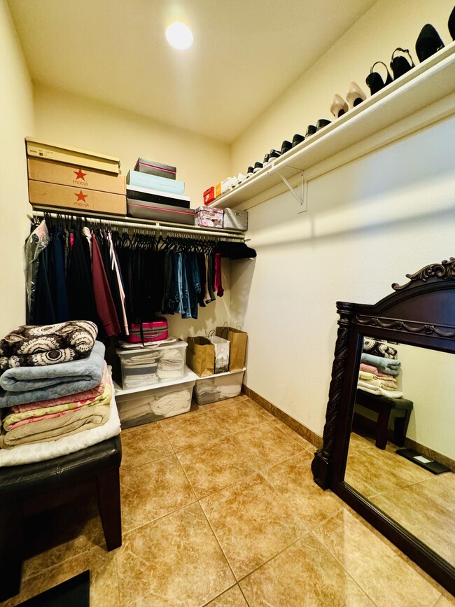 Building Photo - 47398 Manteca Ct