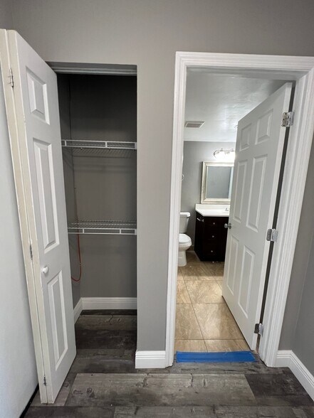 Building Photo - 4158 Inverrary Dr