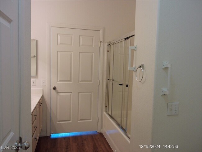 Building Photo - 855 N Stephanie St