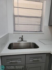 Building Photo - 2466 Lincoln St