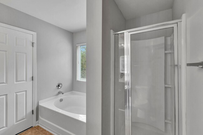 Building Photo - Spacious 3 Bedroom home in Mckwen!