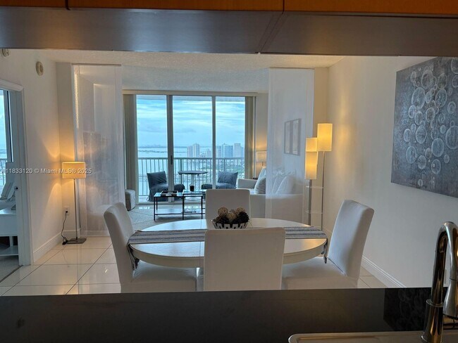 Building Photo - 1750 N Bayshore Dr