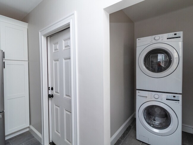 Building Photo - 511 Geneva Ave