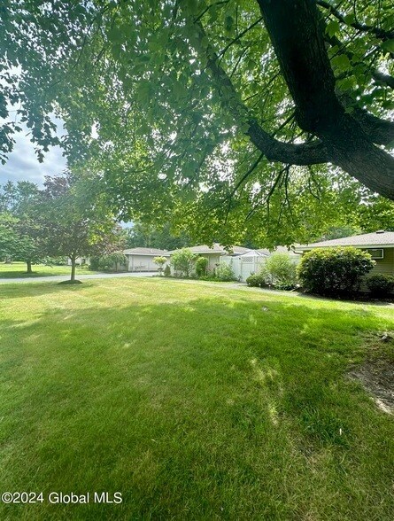 Building Photo - 9 Donna Lynn Dr