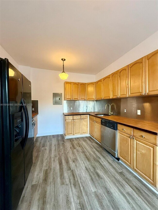 Building Photo - 4035 Meridian Ave