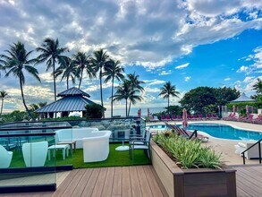 Building Photo - 5225 Collins Ave