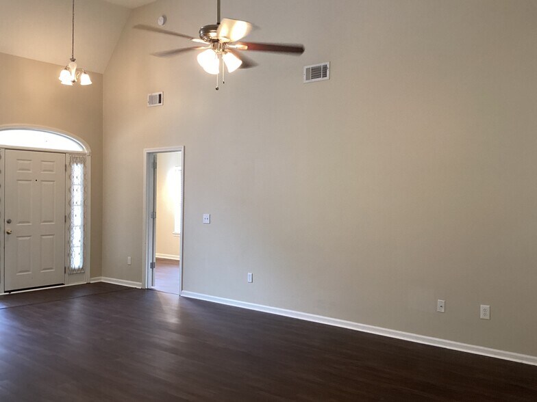 Building Photo - 154 Jamestown Dr