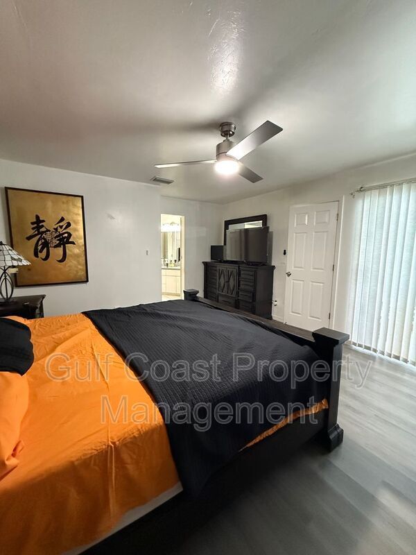 Building Photo - 2612 7th St W