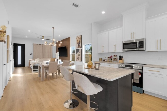 Building Photo - 6726 Dumble St