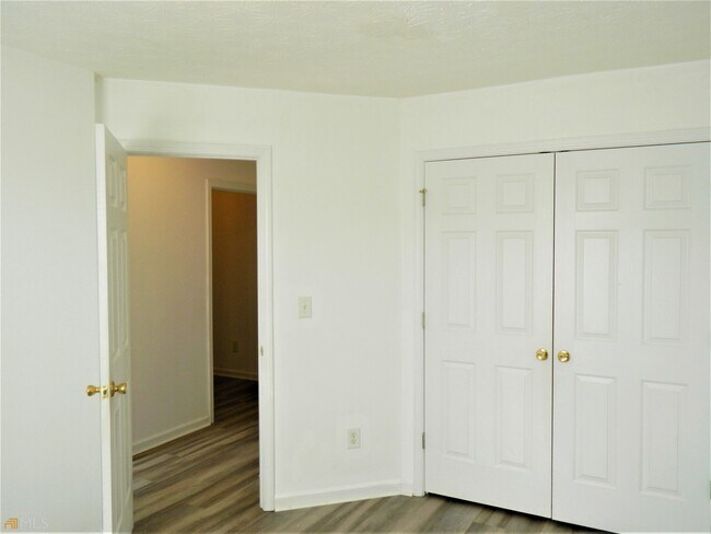 Building Photo - 20 Chantilly Pl